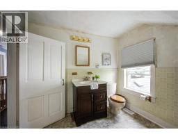 37 DECEW Street W - 24