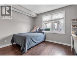 26 WOODLAND Crescent - 18