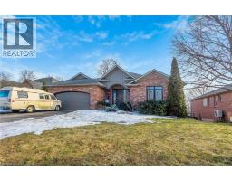 26 WOODLAND Crescent - 2