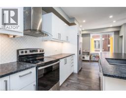 15 HERLAN Avenue - 18