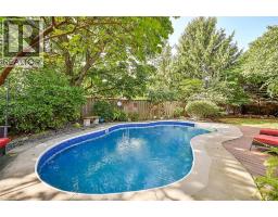 208 MEADOWBROOK Drive - 38