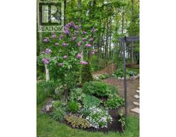 20 FORREST Avenue W UnitNo. 10 - 41