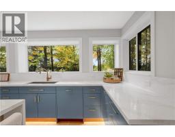 239 CORRIE Crescent - 15