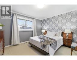 10 BROOKSIDE Crescent - 11