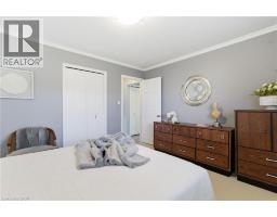 10 BROOKSIDE Crescent - 12