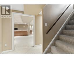 10 BROOKSIDE Crescent - 16