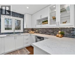 54 DEERWOOD Crescent - 16