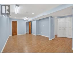 54 DEERWOOD Crescent - 36