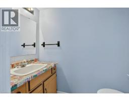 54 DEERWOOD Crescent - 37