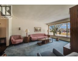 18 CHAMPLAIN Crescent - 16