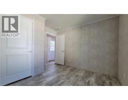 24 MACPHERSON Crescent - 13