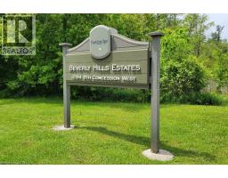 24 MACPHERSON Crescent - 18