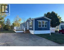 24 MACPHERSON Crescent - 2