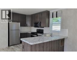 24 MACPHERSON Crescent - 4