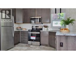 24 MACPHERSON Crescent - 5