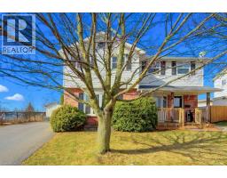 828 ELGIN Street N - 2