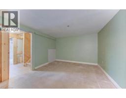 828 ELGIN Street N - 24