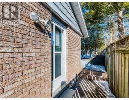 16 ALDERWOOD Crescent - 36