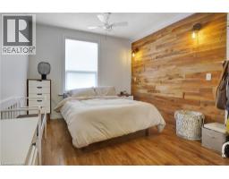 12 MURDOCH Street - 16