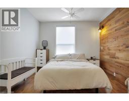 12 MURDOCH Street - 17