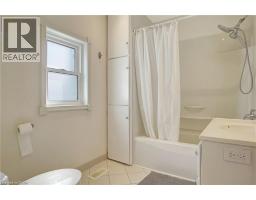 12 MURDOCH Street - 18