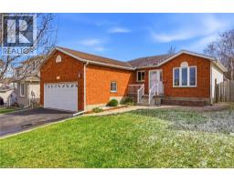 135 STIRLING MACGREGOR Drive - 2