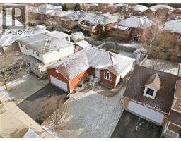 135 STIRLING MACGREGOR Drive - 35