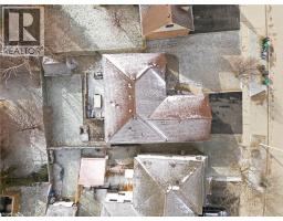 135 STIRLING MACGREGOR Drive - 36