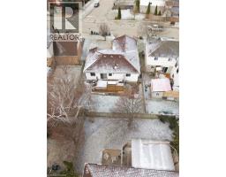 135 STIRLING MACGREGOR Drive - 39