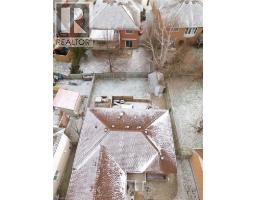 135 STIRLING MACGREGOR Drive - 40