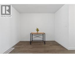 95 QUEENSBROOK Crescent - 13