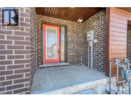 95 QUEENSBROOK Crescent - 2