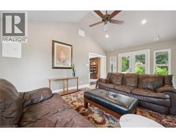 882-888 FAIRWAY Road N - 16