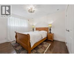 882-888 FAIRWAY Road N - 17