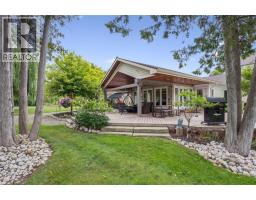 882-888 FAIRWAY Road N - 3