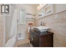 882-888 FAIRWAY Road N - 37