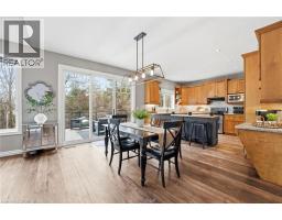 20 COTTONWOOD Crescent - 21