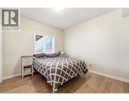 20 COTTONWOOD Crescent - 31