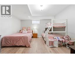 20 COTTONWOOD Crescent - 32