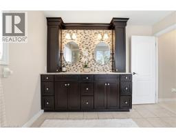 20 COTTONWOOD Crescent - 35