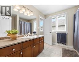 20 COTTONWOOD Crescent - 36