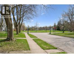 33 ABERDEEN Road N - 48