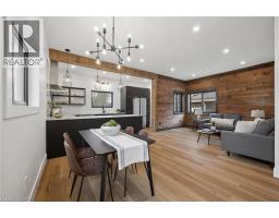 215 WINSTANLEY Street - 1