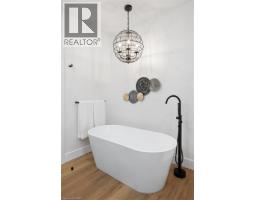 215 WINSTANLEY Street - 30