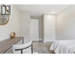 111 SELKIRK Drive - 14