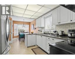 98 BEASLEY Crescent - 11