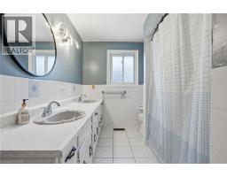 20 AMBER Street - 17