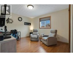 35 SOUTHVIEW Crescent - 25