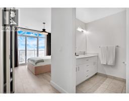 15 GLEBE Street UnitNo. 802 - 15