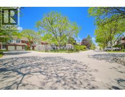 523 BEECHWOOD Drive UnitNo. 15 - 28